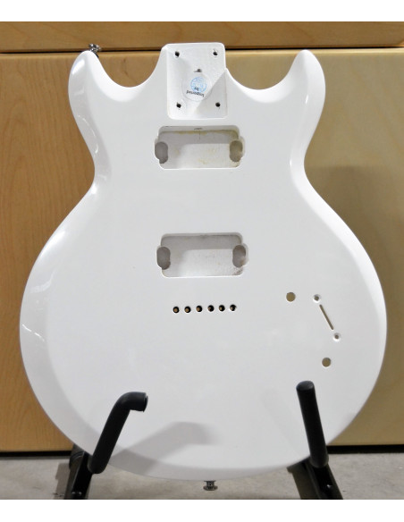 Ibanez GAX30-WH cuerpo